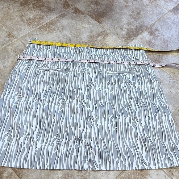Daily Sports A Swedish Story Mid Rise Stretch Athletic Skort Gray White Size 12 - Picture 6 of 11